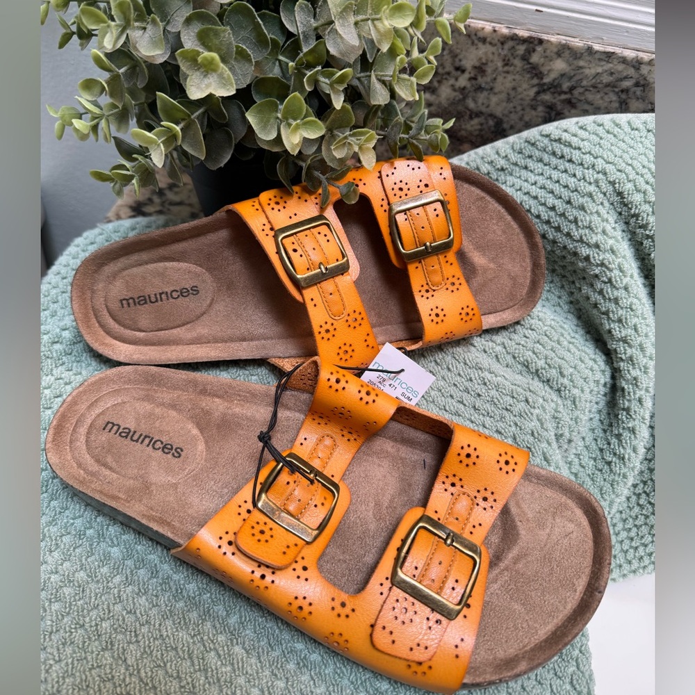 NWT Maurices “birkenstock” like Sandal
